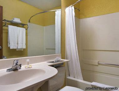 Best Western Buffalo Inn & Suites Williamsville Room photo